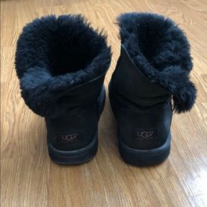 UGG Bailey Button Kids Size 6